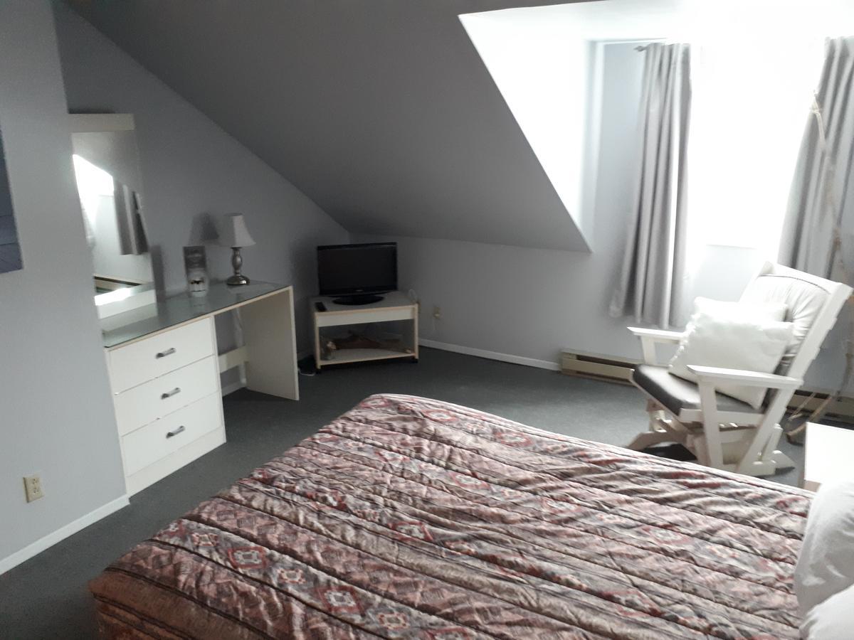 Hotel Au Vieux Bardeau Deschambault Экстерьер фото