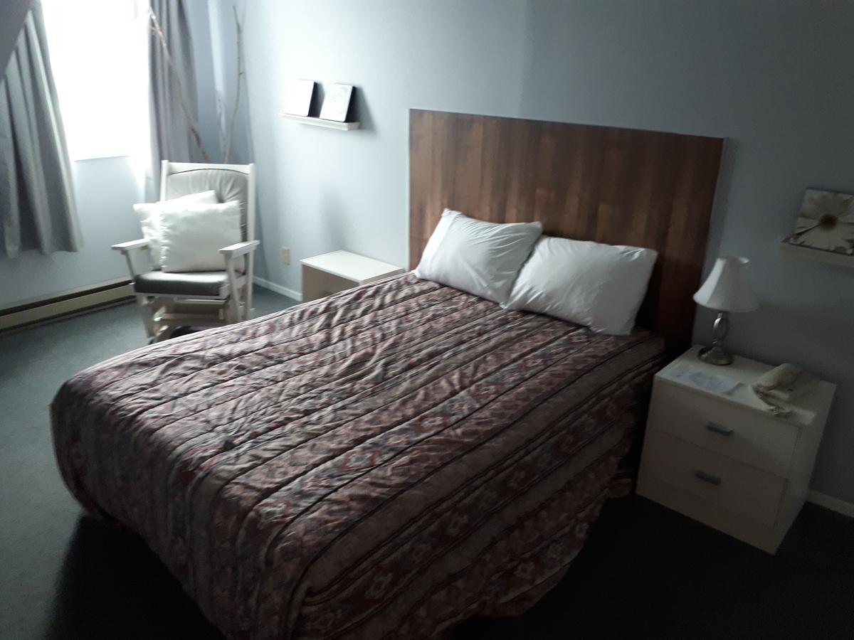 Hotel Au Vieux Bardeau Deschambault Экстерьер фото